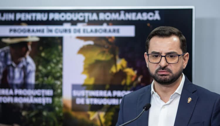 Adrian Chesnoiu își Dă Demisia Din Funcția De Ministru Al Agriculturii și „se Autosuspendă” Din 8240