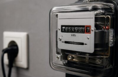 Prețul energiei electrice ar putea ajunge la 1,7 lei pe kWh din toamnă