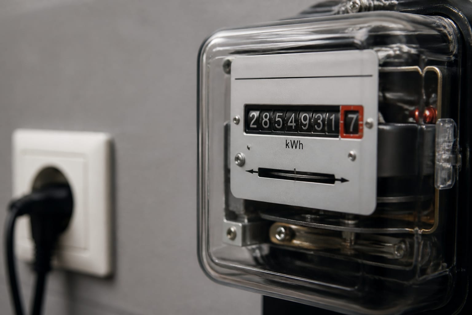 Prețul energiei electrice ar putea ajunge la 1,7 lei pe kWh din toamnă
