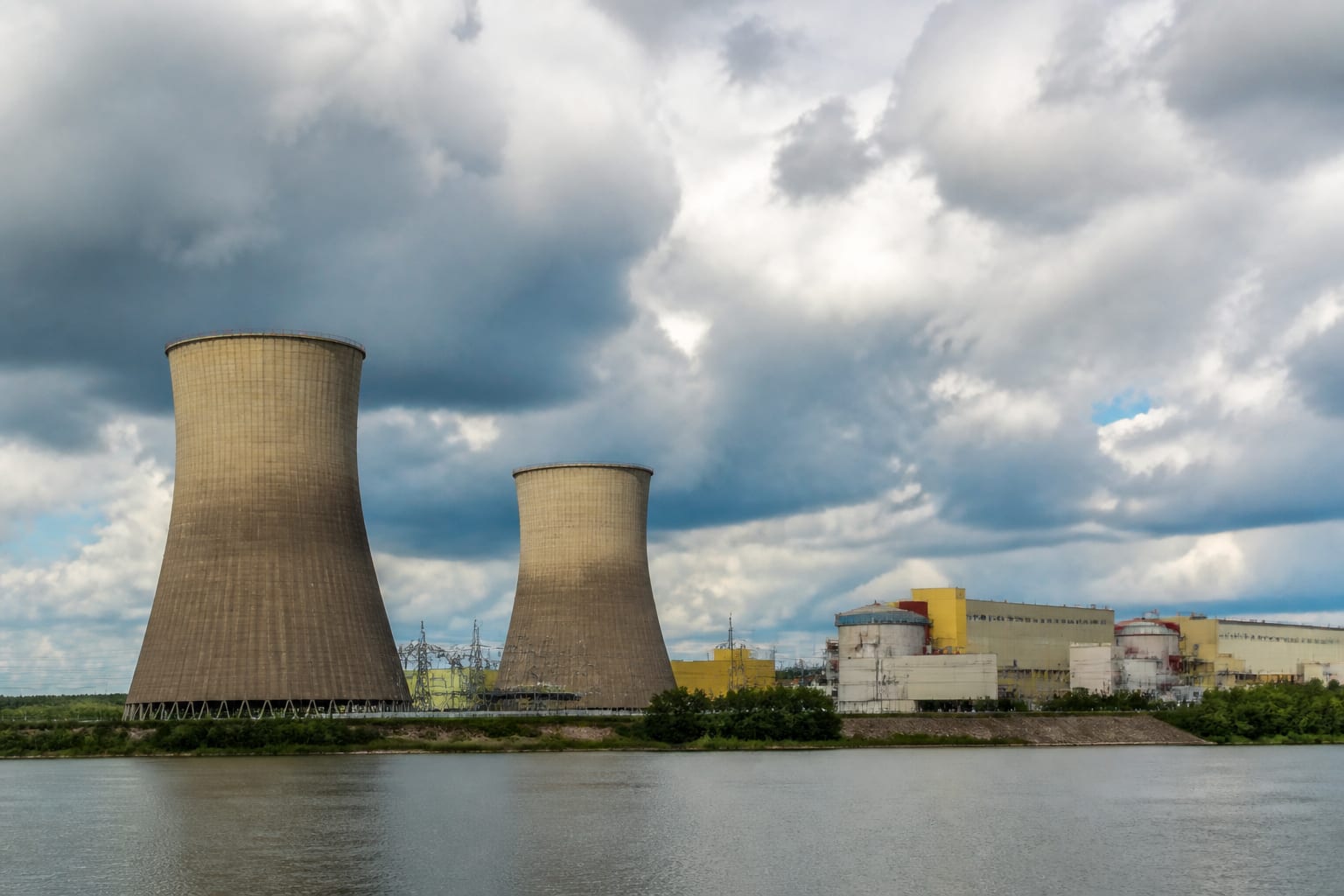 România a rămas temporar fără energie nucleară după oprirea ambelor reactoare de la Cernavodă