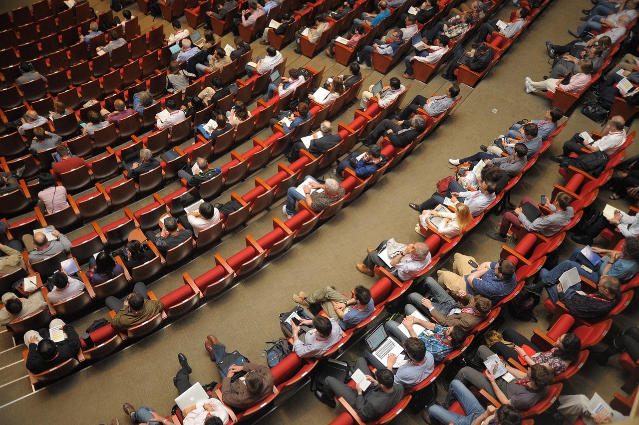 Participanți la conferința liberal-democraților