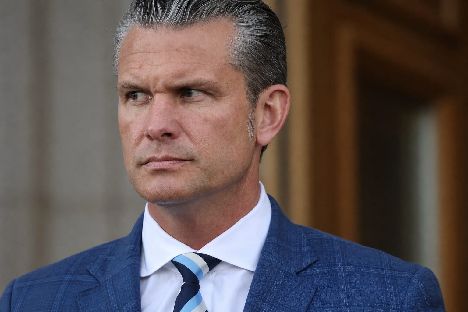 saluturile religioase, La baza Kirtland, salutul „Dumnezeu să vă binecuvânteze” a fost oprit, dar Hegseth vrea reluarea
