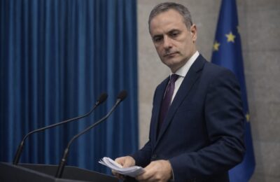 Scăderea deficitului bugetar la 48 de miliarde de lei ascunde datorii neplătite și dobânzi în creștere