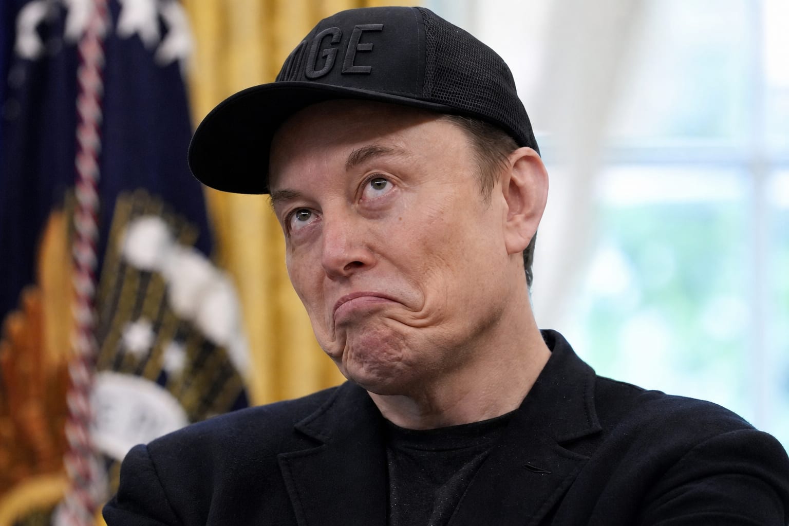Elon Musk cu o grimasă