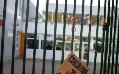Elevii din Sevran continuă protestele pentru condiții decente la școală. Unii nu au nici scaune la ore